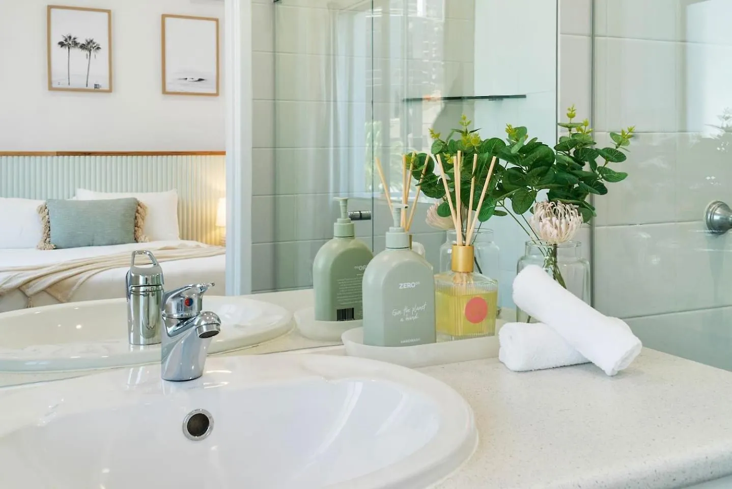 St Tropez Treasure - A Dazzling Beachside Resort Gem Χρυσή Ακτή 0*,
