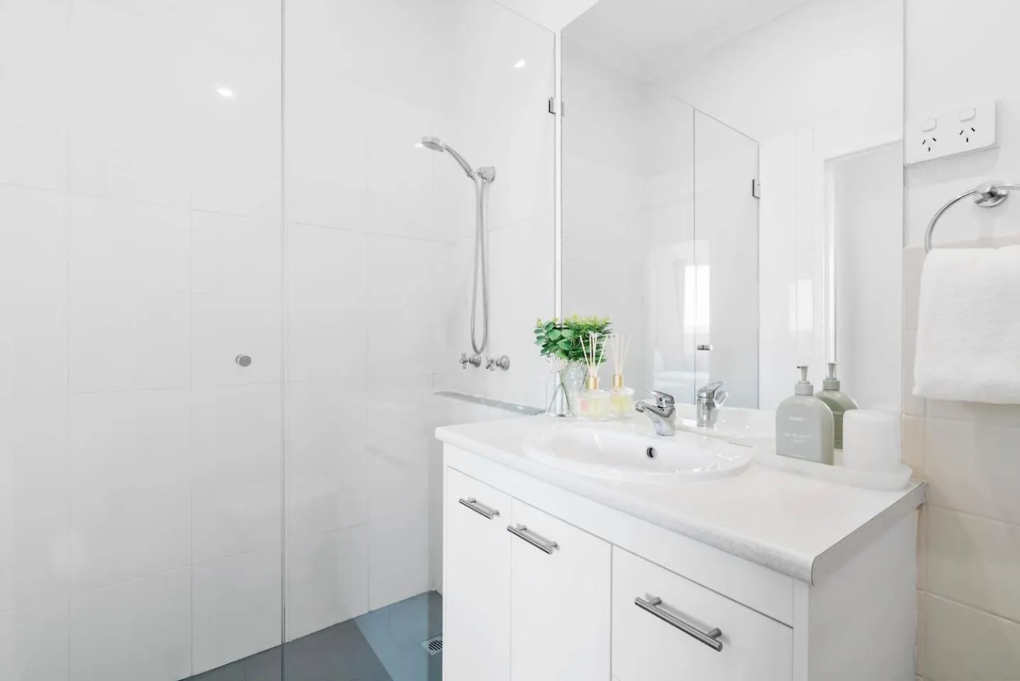 St Tropez Treasure - A Dazzling Beachside Resort Gem Gold Coast