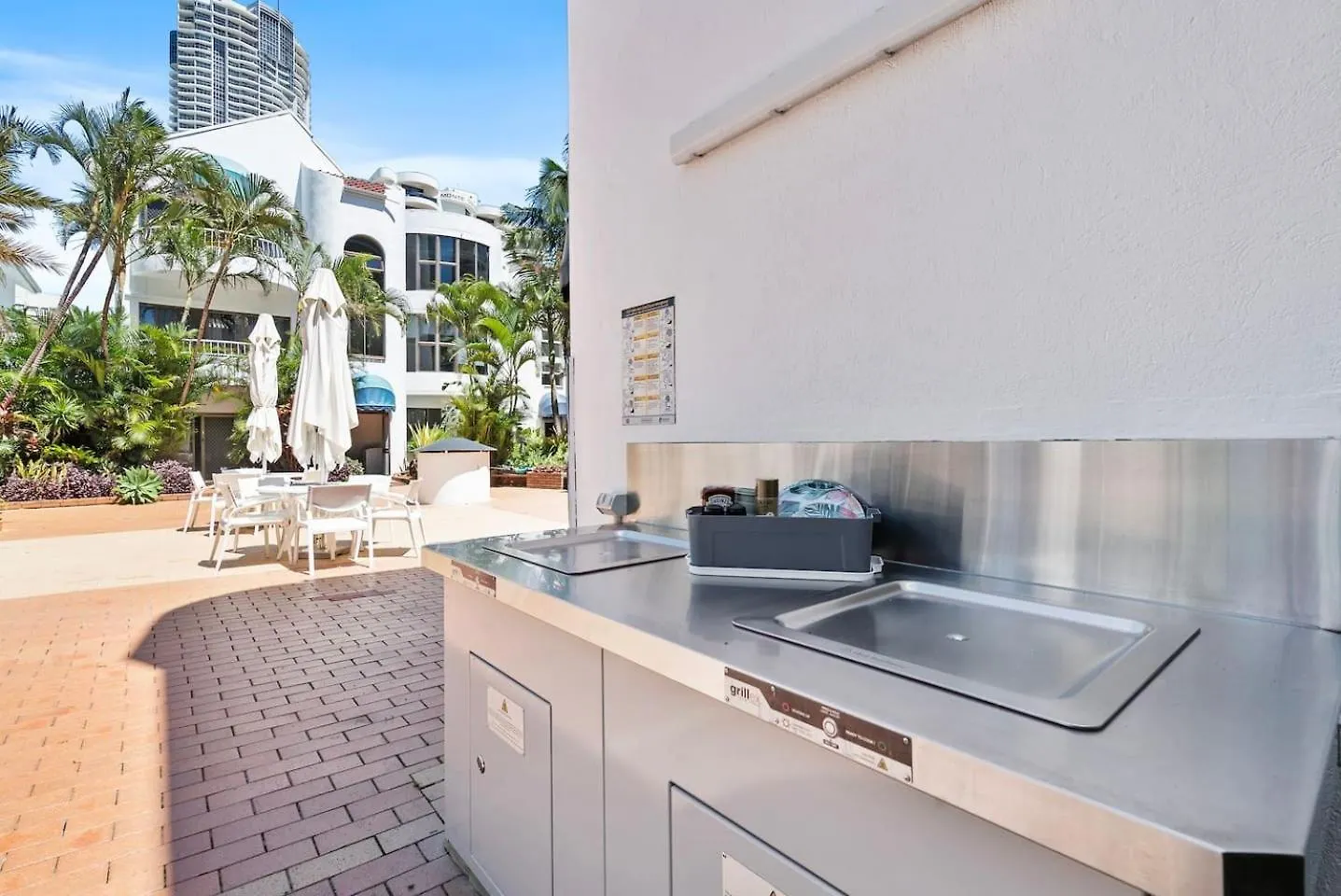 St Tropez Treasure - A Dazzling Beachside Resort Gem Gold Coast Apartment