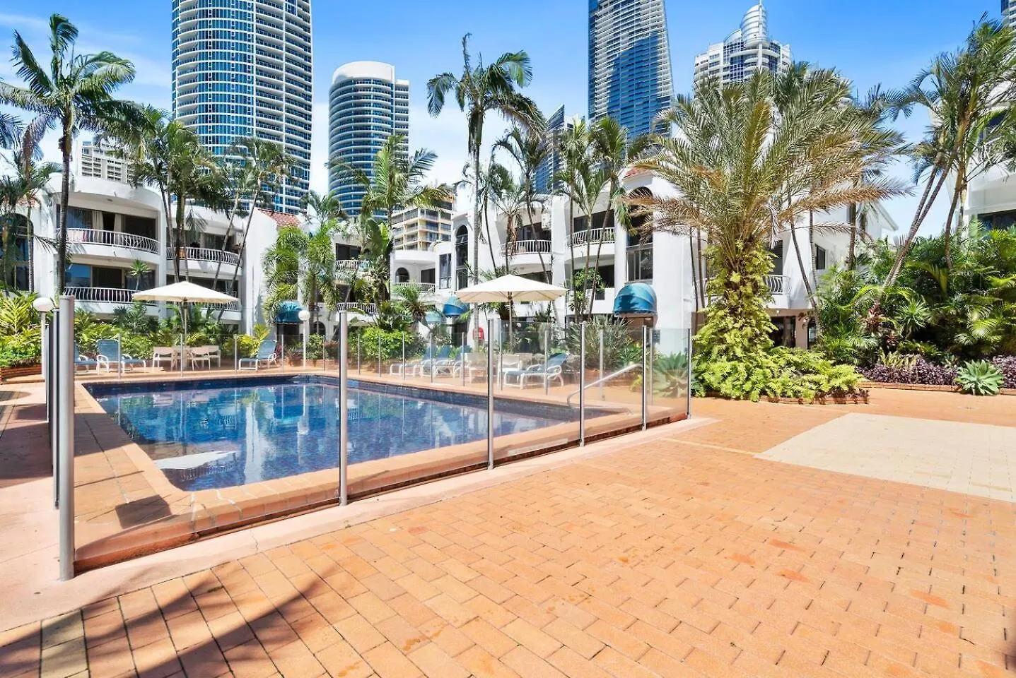 St Tropez Treasure - A Dazzling Beachside Resort Gem Gold Coast Apartment